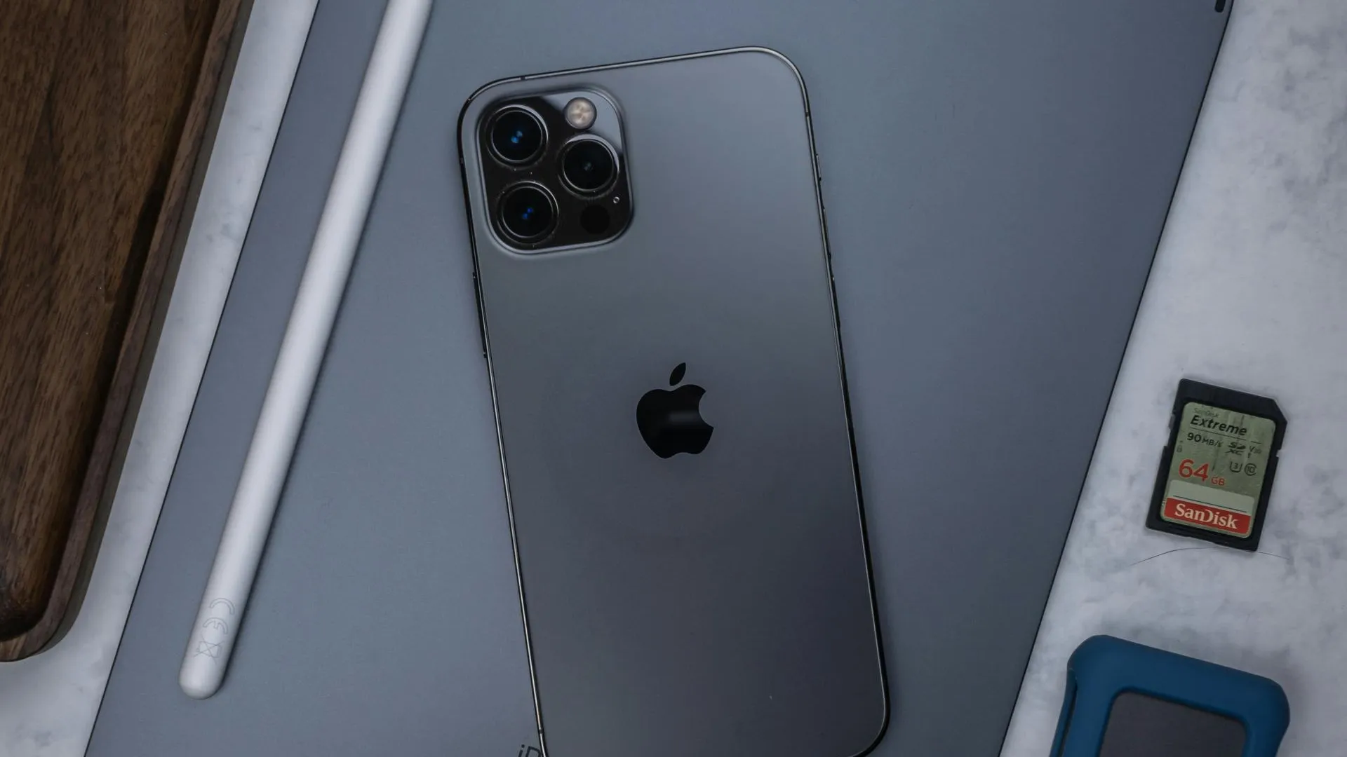 iPhone и ноутбуки в России ждет мощное подорожание