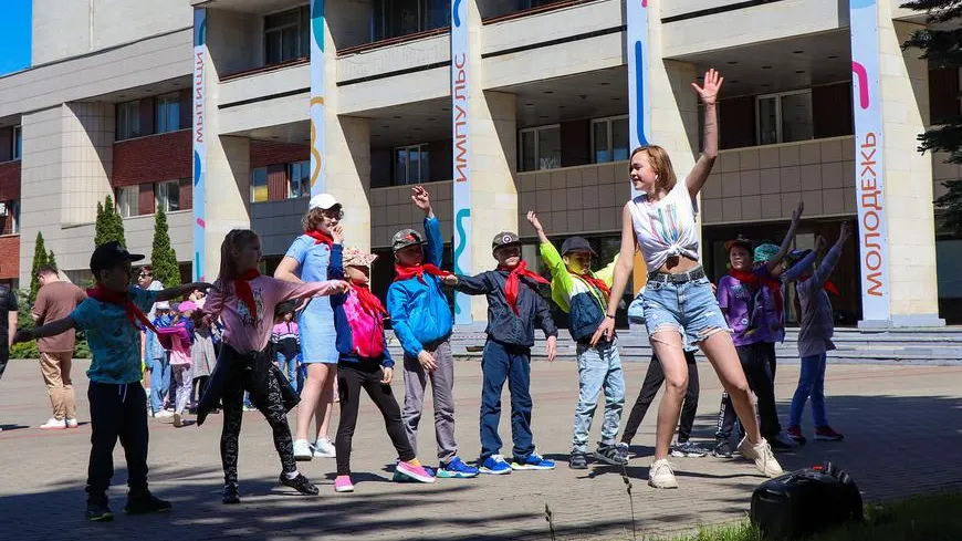 140 детей из школьного лагеря Мытищ поучаствовали в игре в городки