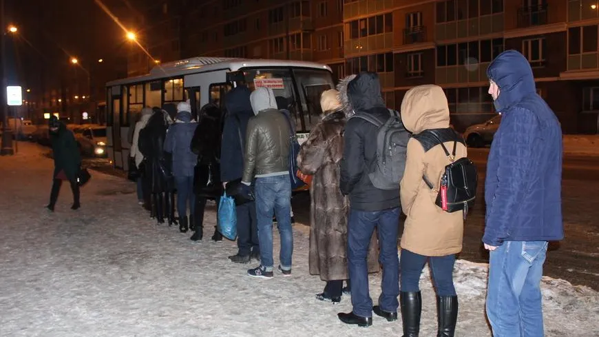 Очереди на маршрутки образовались в поселке Октябрьский Люберец