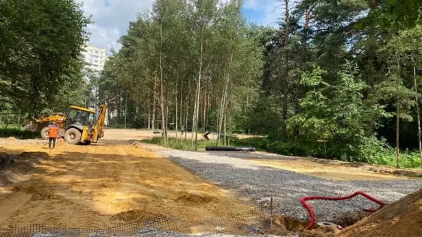 Глава Люберец проинспектировал ход благоустройства парка «Лесная опушка» в поселке Октябрьский