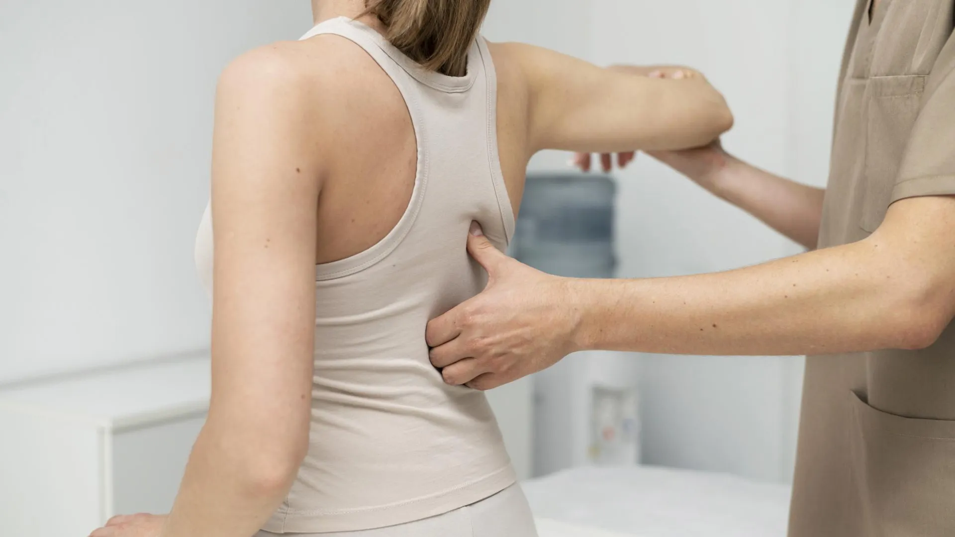 Здоровая осанка: как избежать появления «техношеи» от использования смартфона