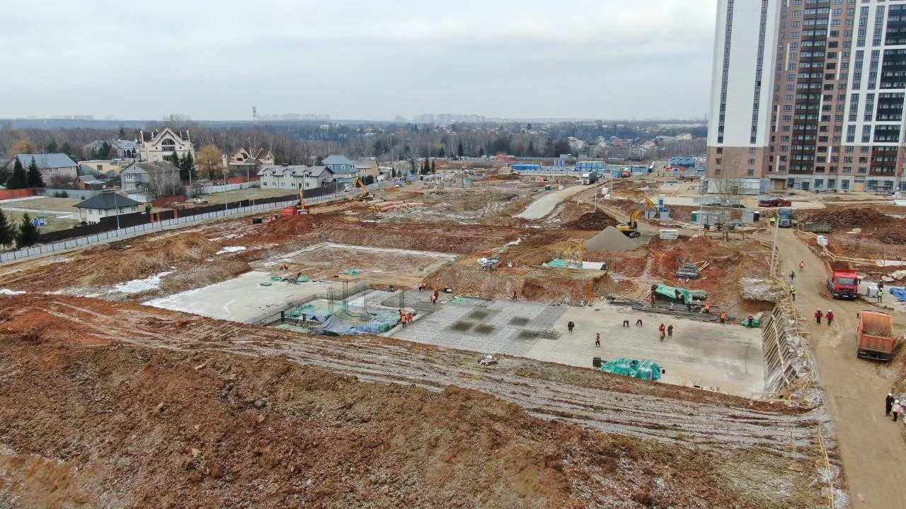 В Подмосковье проверили строительство школы на 1 250 мест