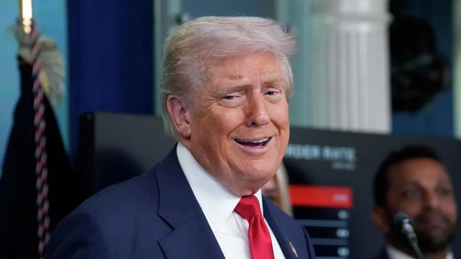 Трамп спародировал Байдена на встрече с республиканцами