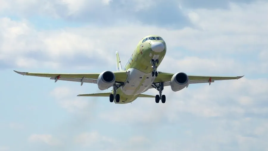 Полностью импортозамещенный SJ-100 совершил первый полет