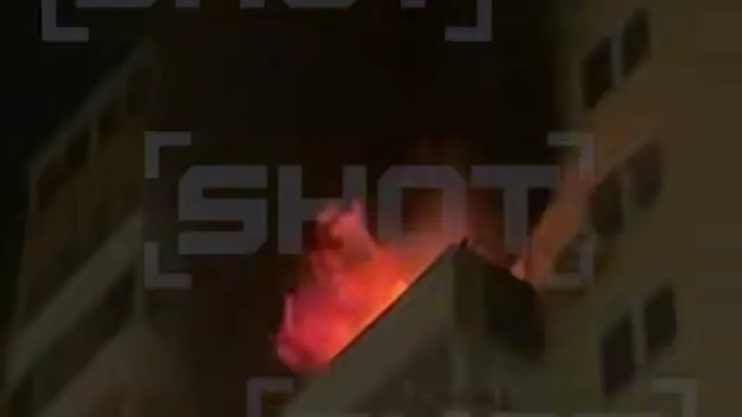 Мощный удар и столб искр: последствия масштабной атаки дронов ВСУ сняли на видео