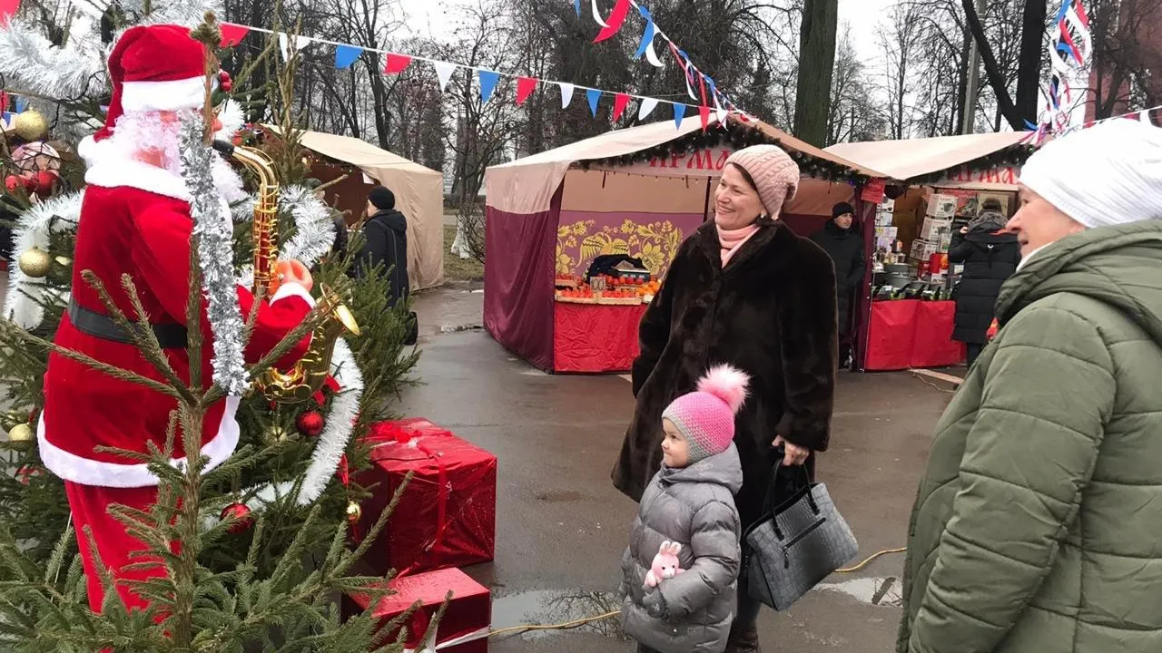 В Подмосковье заработали первые новогодние ярмарки