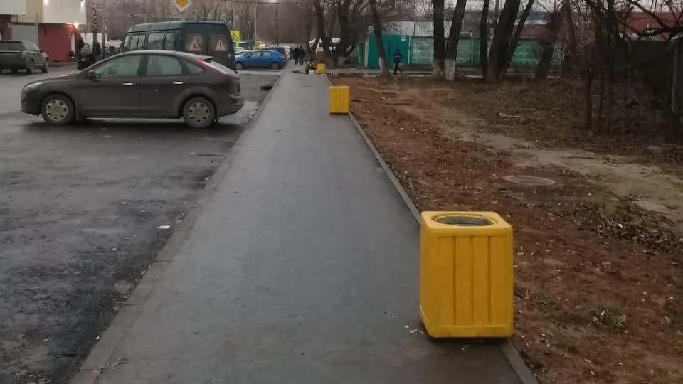 Урны для мусора установили на пешеходной зоне в Подольске по просьбе жителей