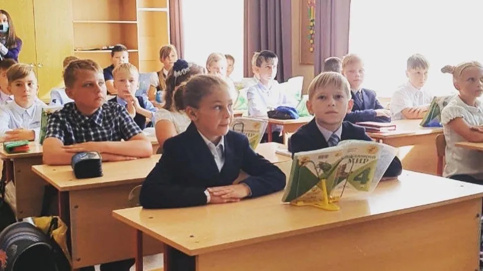 Сбербанк передал школьникам восточного Подмосковья карманные фолдскопы