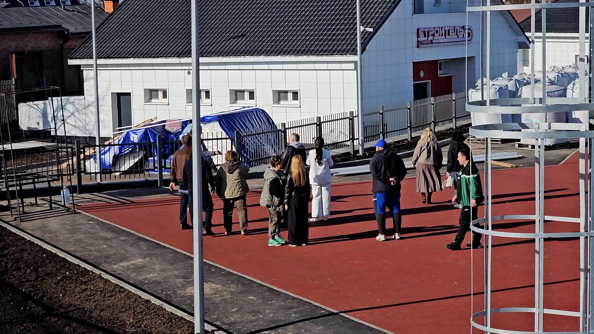 В Клину завершают капремонт стадиона «Строитель»