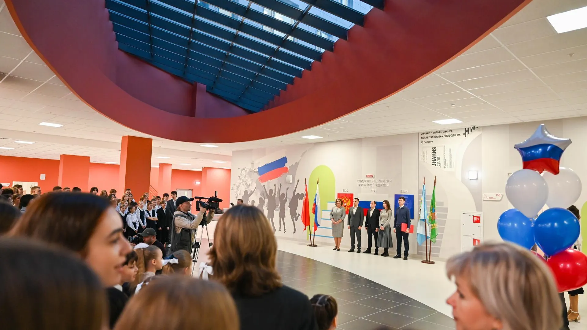 Школу на 1500 мест открыли в Ленинском округе в первый учебный день нового года