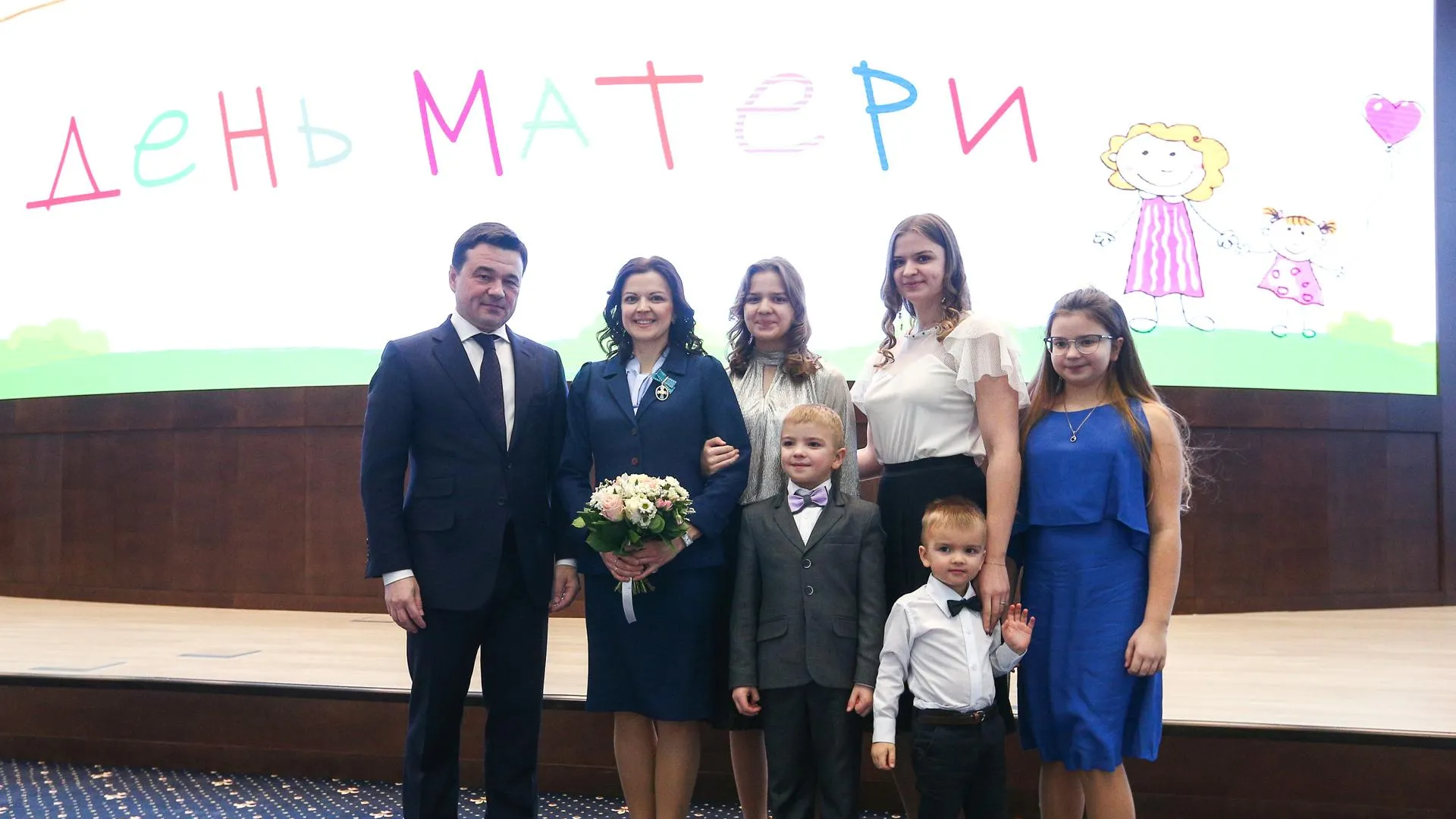 Воробьев поблагодарил подмосковных матерей за тепло и заботу