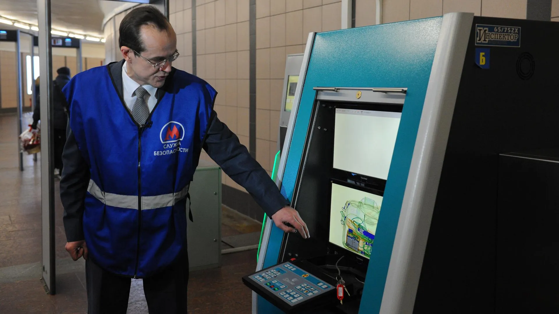 Более 380 тыс пассажиров прошли досмотры на станциях метро в Новый год