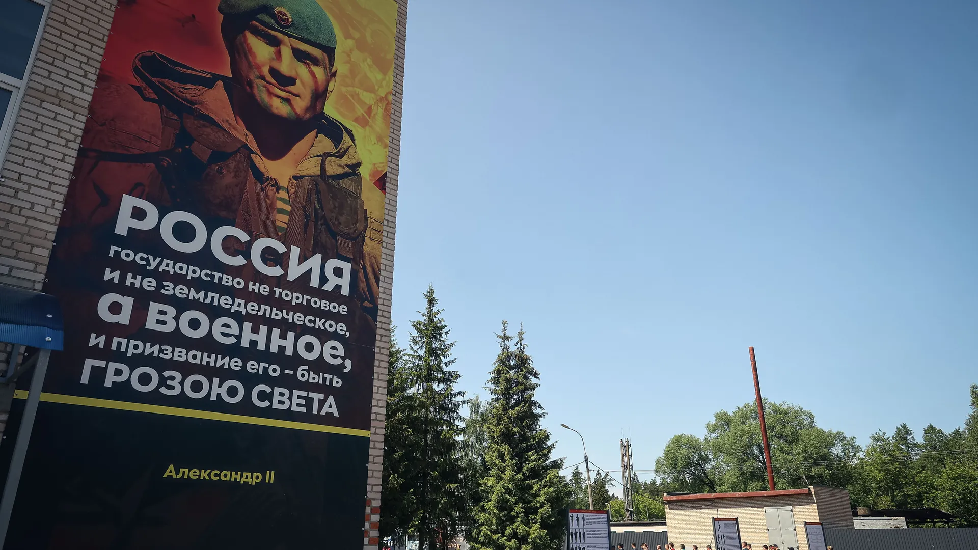 Депутат Максимович назвал контрактников людьми со стальным характером