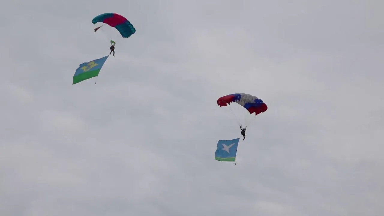 На аэродроме в Волосове прошел спортивный праздник, посвященный Дню России