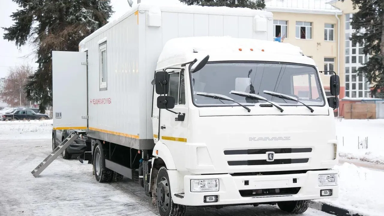 Больницы Подмосковья получили 13 передвижных ФАПов с начала года