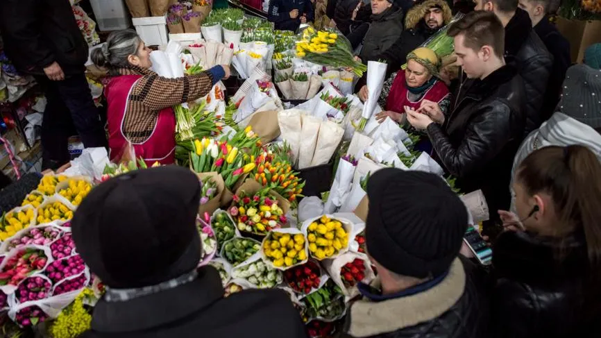 Движение у главного цветочного рынка Москвы парализовало из-за Дня матери