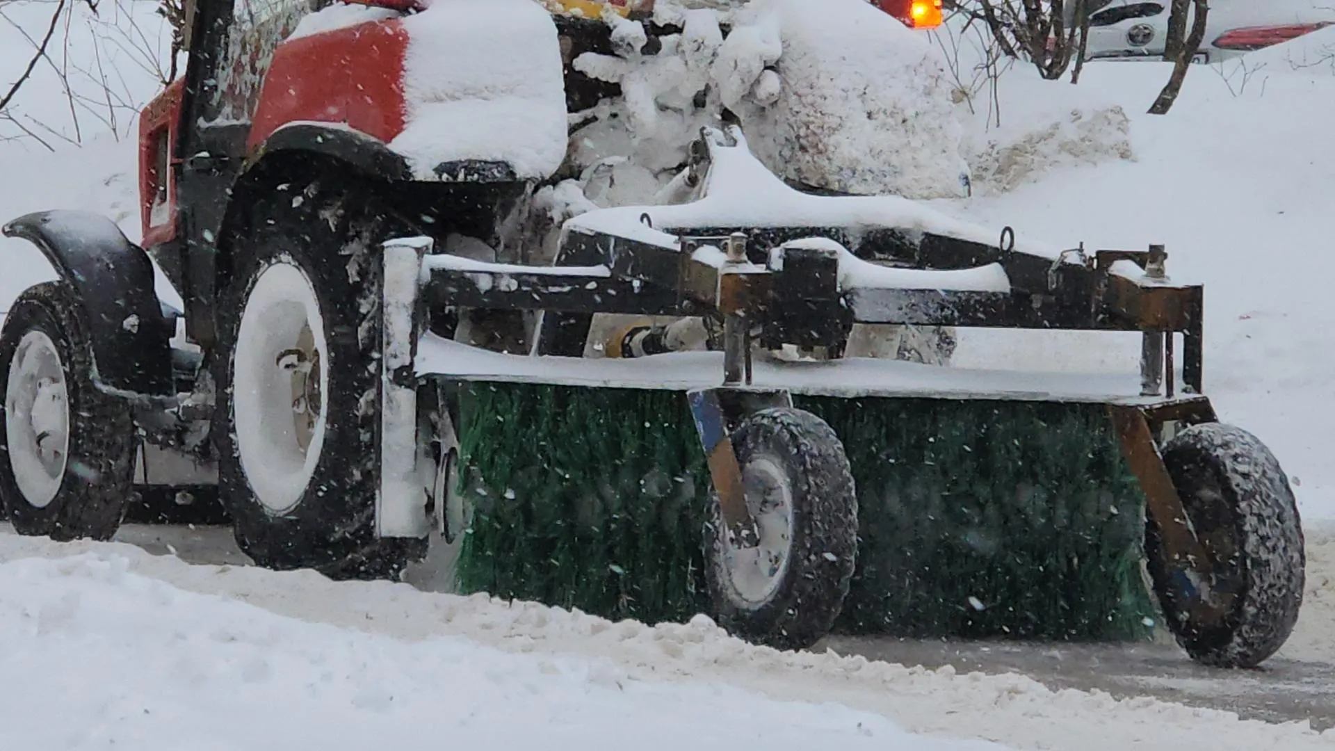 Водитель трактора рассказал о снежной ночи в Красногорске