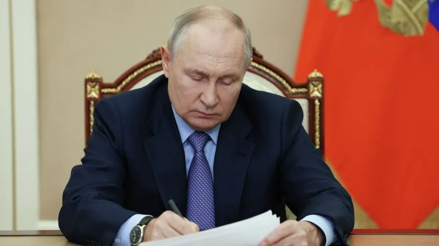 Путин подписал договор о всеобъемлющем стратегическом партнерстве с Ираном