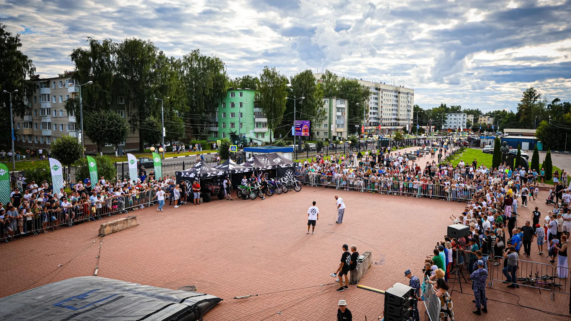 Команда «FMX13» показала шоу мотофристайла в Клину