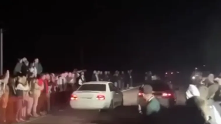 Гонщик протаранил толпу зрителей под Иркутском, погибла 17-летняя девушка