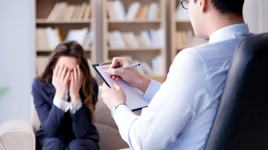 Москвичка на сеансе психотерапии вспомнила, как ее в детстве изнасиловал отчим