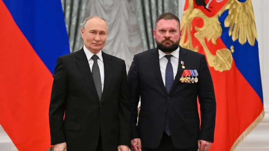 Путин наградил военкора Поддубного звездой Героя России
