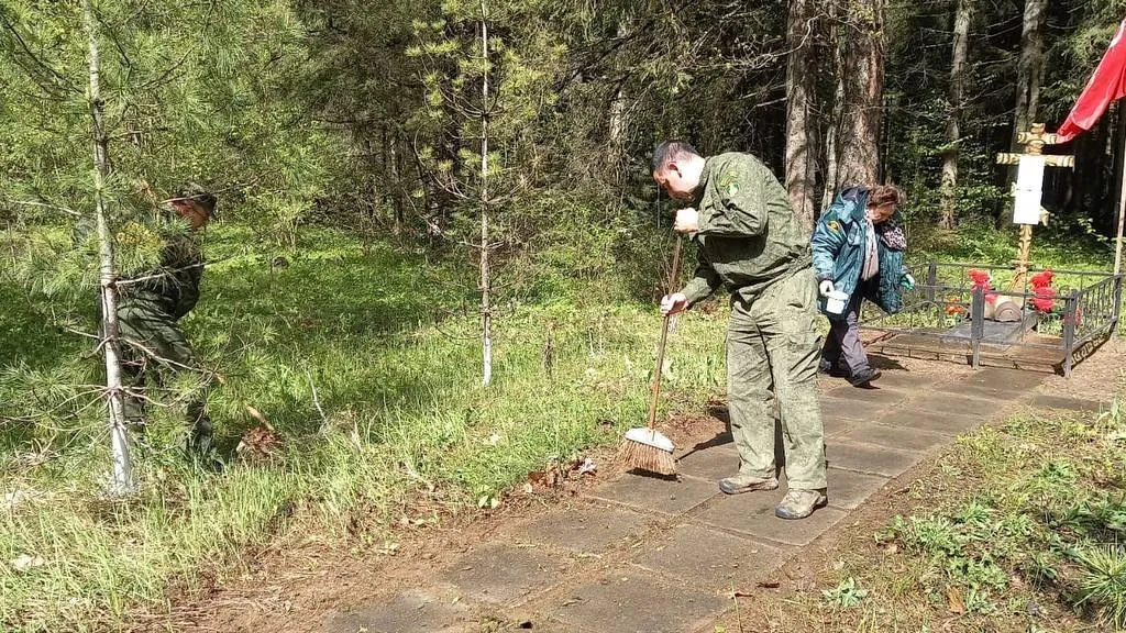 Под Рузой лесничие привели в порядок воинское захоронение времен ВОВ
