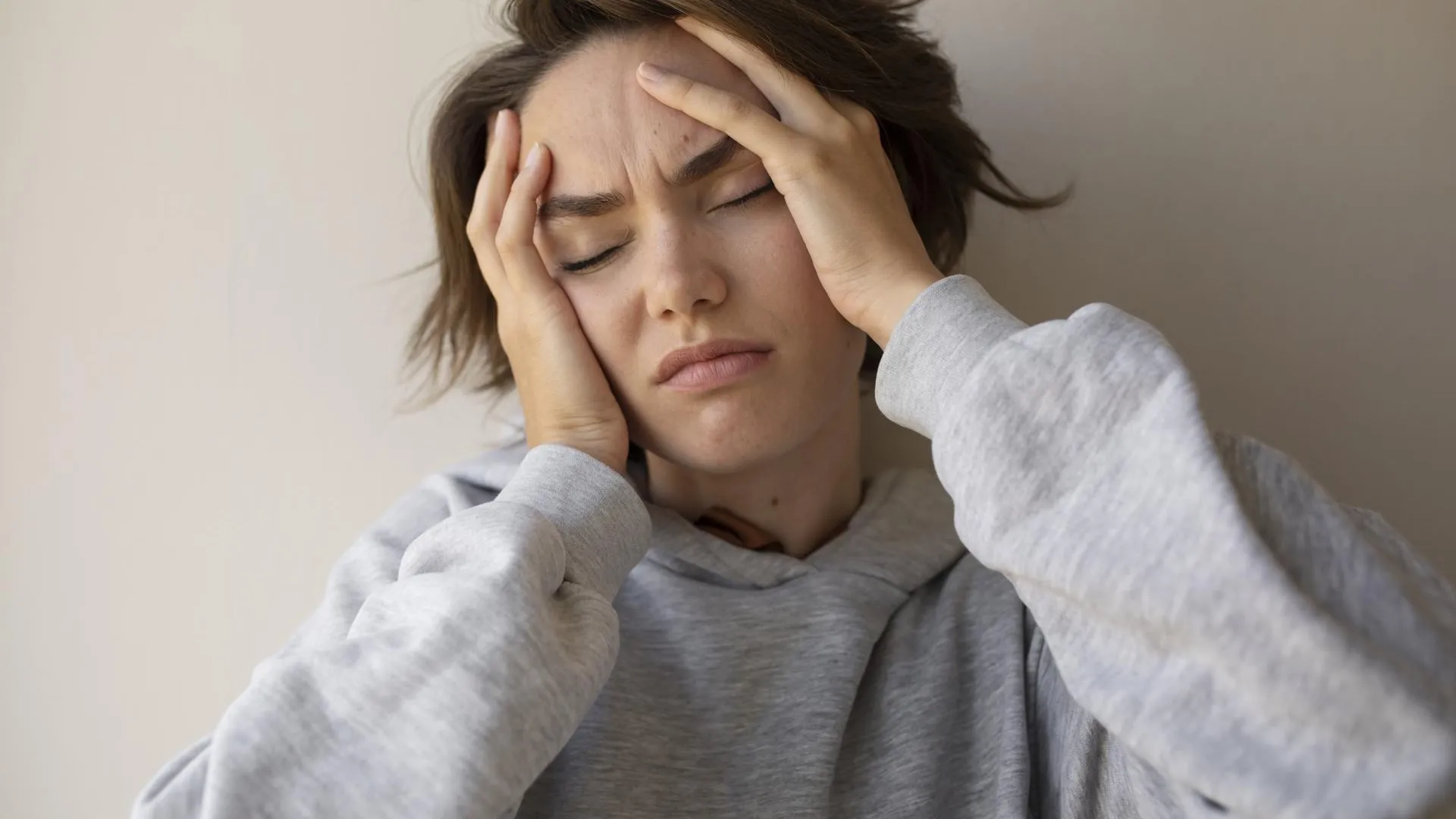 Россиянам объяснили, как отличить мигрень от обычной  боли и когда пора к врачу