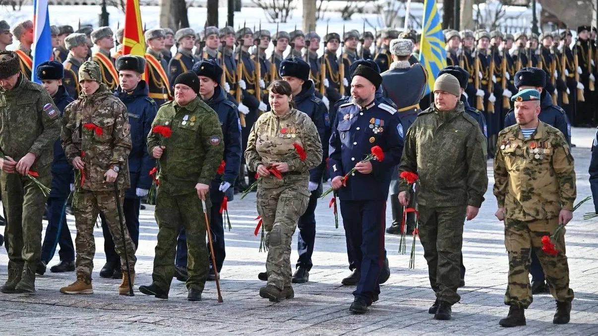 Делегация Подмосковья возложила цветы к Могиле Неизвестного Солдата в Александровском саду