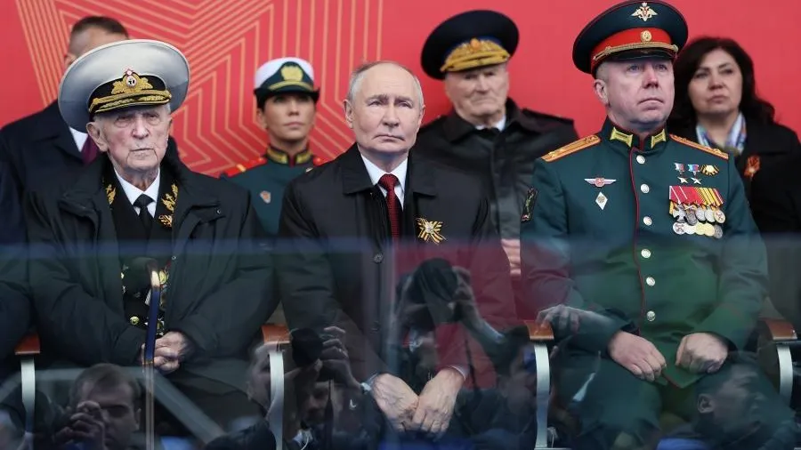 Герой РФ из Подмосковья Болилая сидела за спиной Путина на параде Победы
