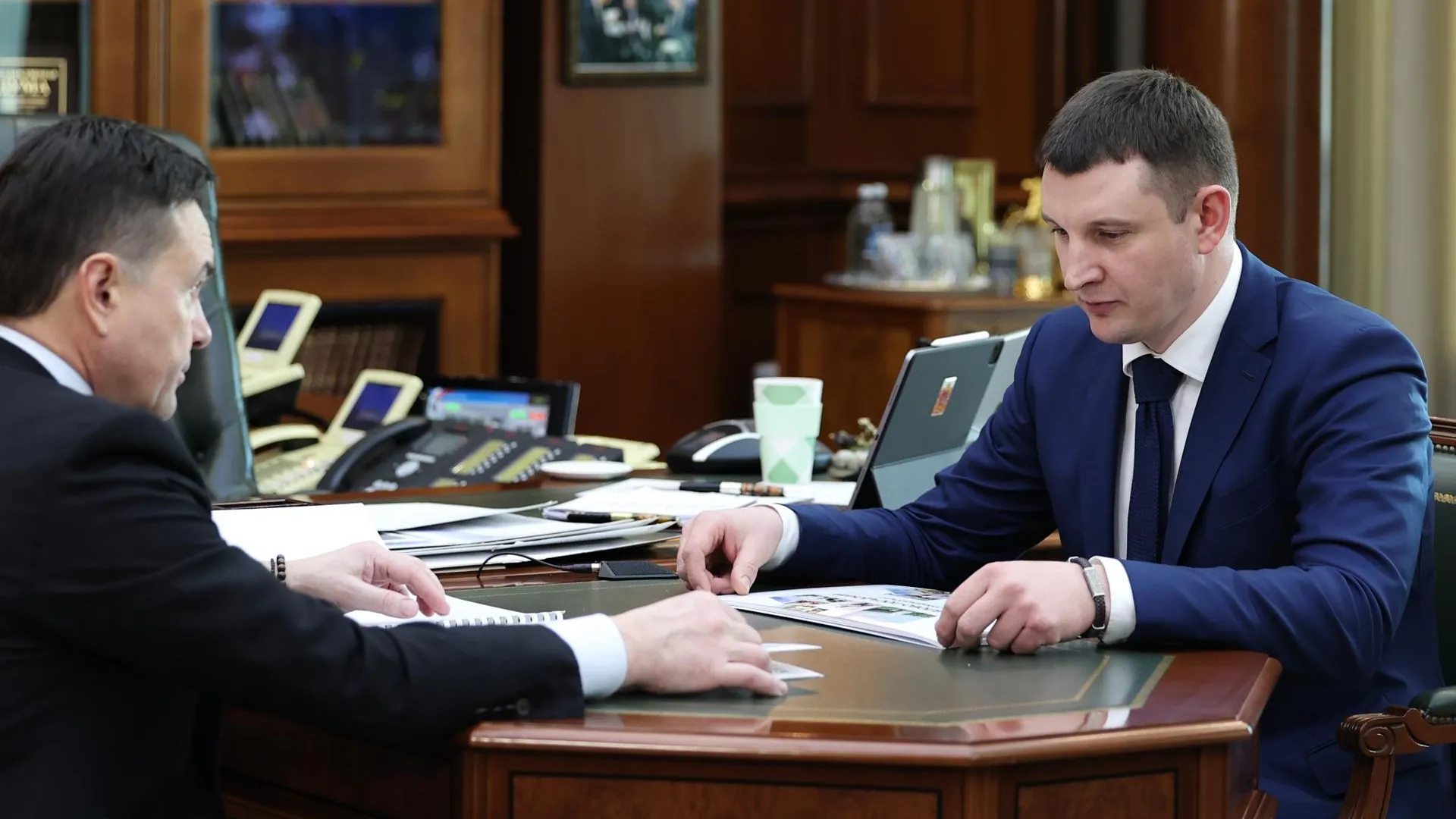 Денис Семенов доложил Андрею Воробьеву о реализации 20 инвестпроектов