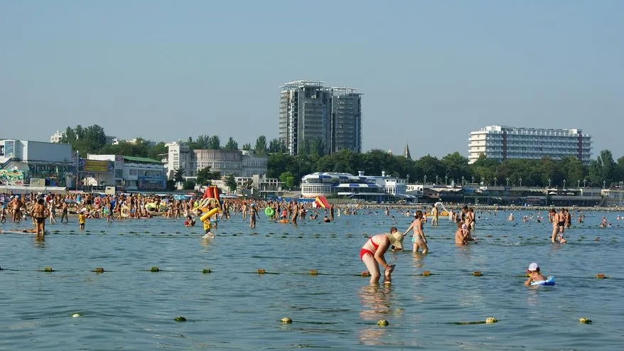 Врач предупредила об опасностях купания в теплом море