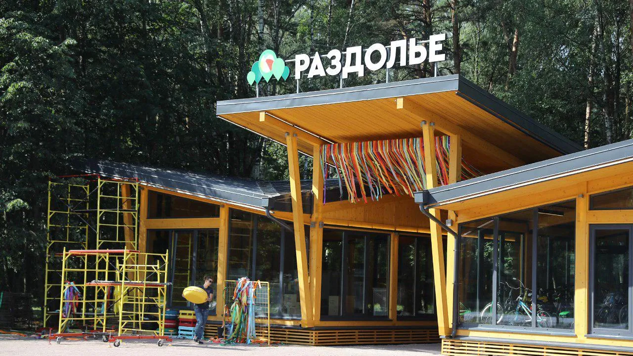Губернатор Подмосковья проверил готовность к открытию парка «Раздолье»