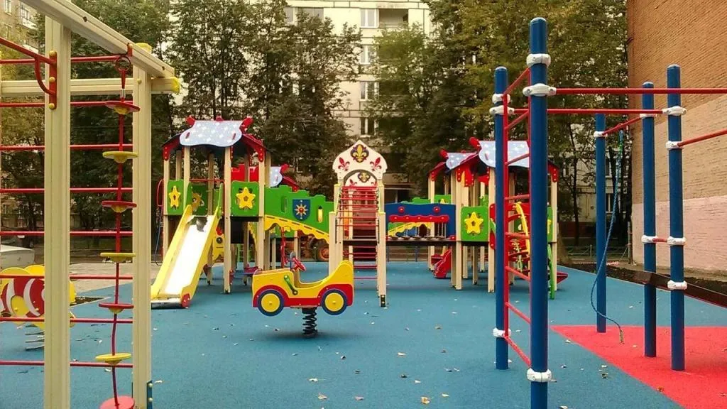 18 детских площадок благоустроили в Коптеве в 2018 году на средства от платных парковок
