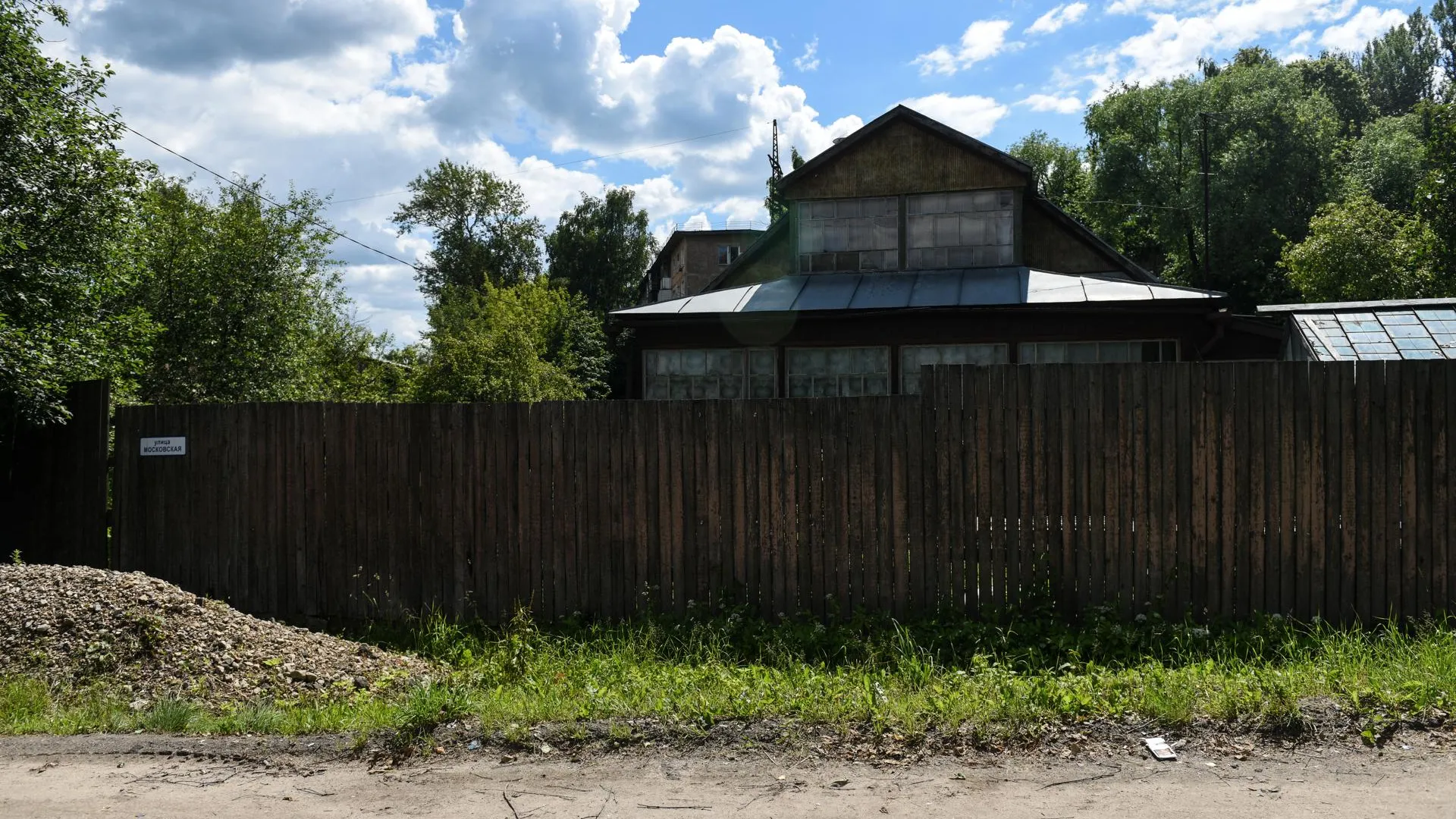 Более 300 тысяч участков с незарегистрированными домами насчитали в Подмосковье