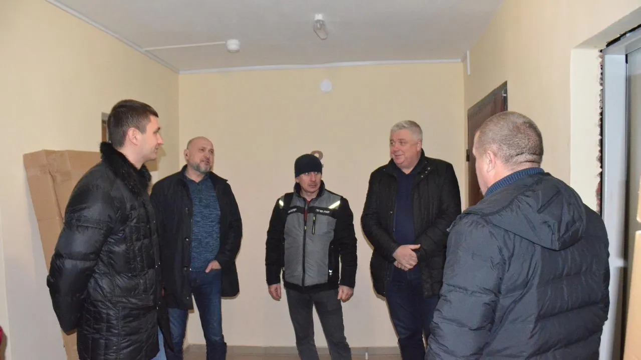 Депутат Мособлдумы Ефимов проверил ход замены 2 устаревших лифтов в мкрн Керамик Балашихи