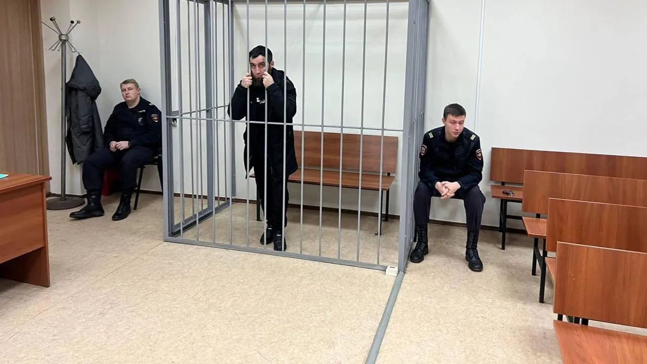 Пьяный 30-летний крушил 20 авто в московском Строгине