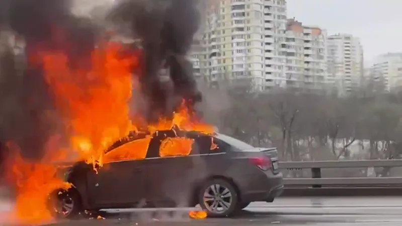 Автомобиль загорелся после ДТП на северо-западе МКАД