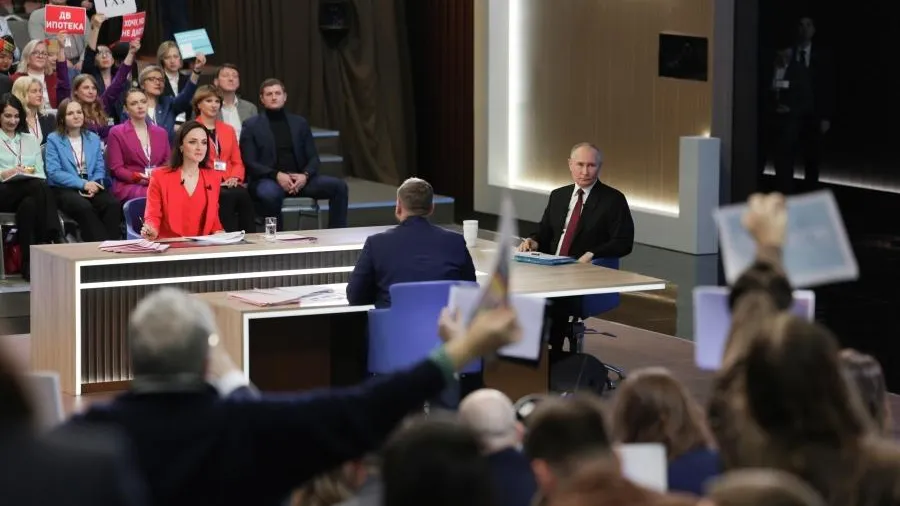 Прямая линия с Путиным в этом году длилась около 4,5 часов