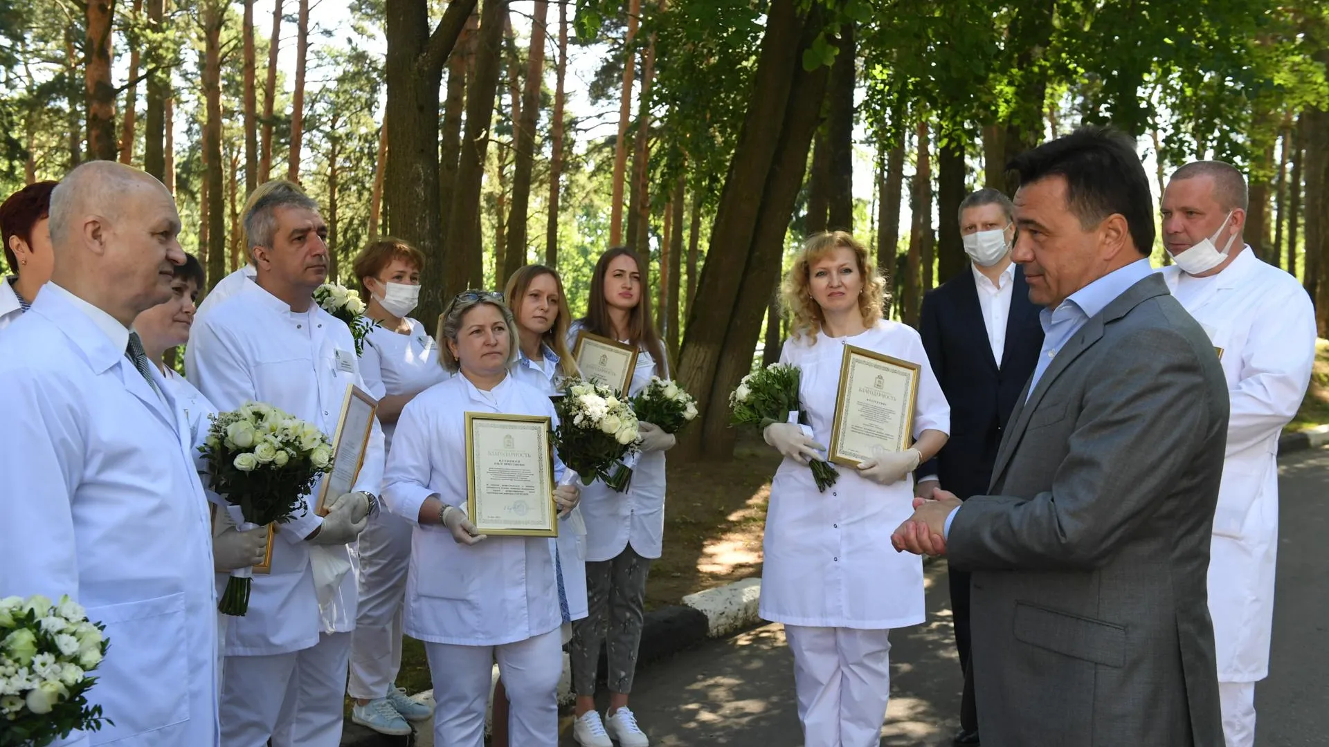 Воробьев вручил награды врачам Звенигородского клинического центра