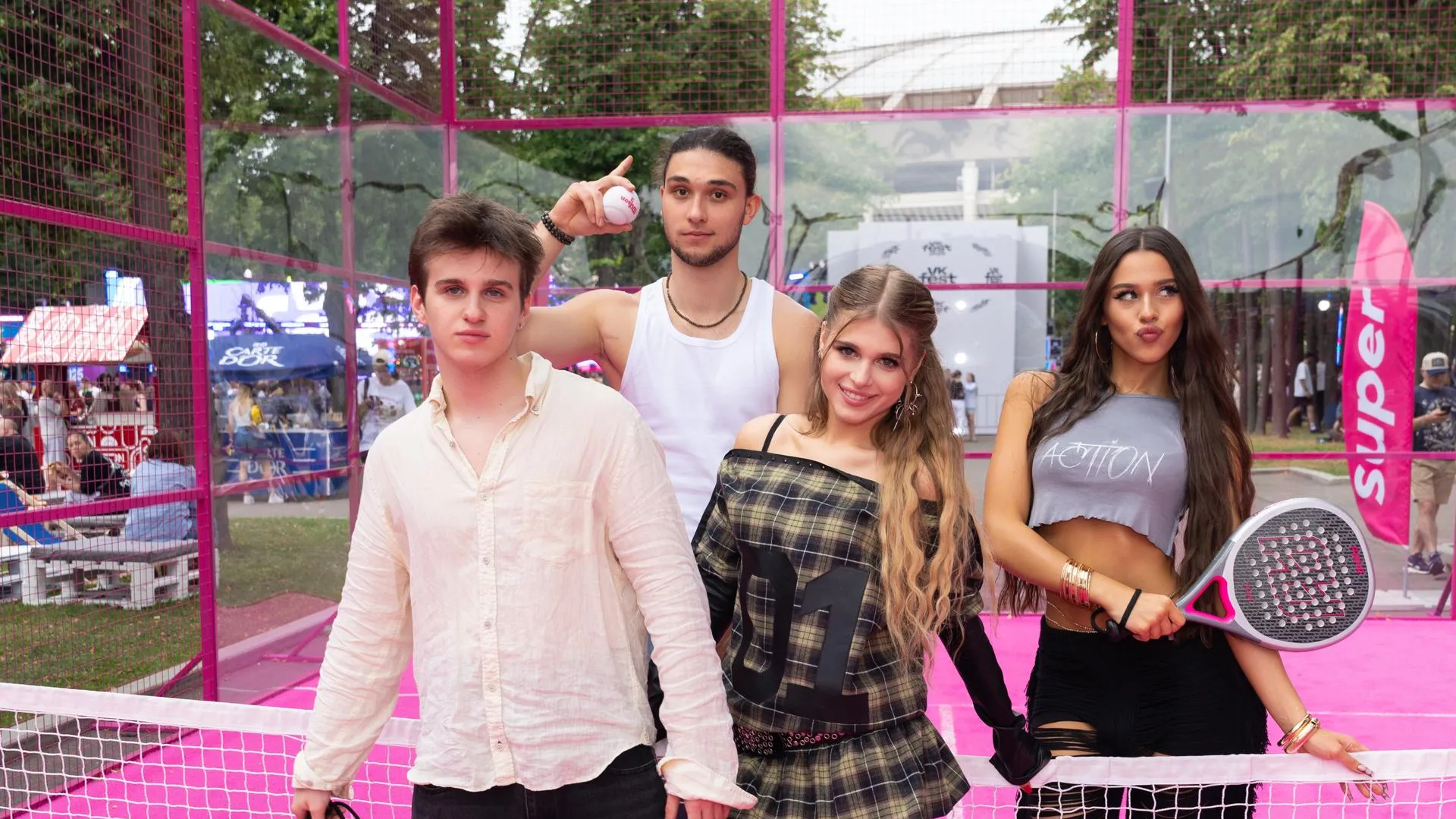 Звезды отдыхали в Super Country Club на VK Fest