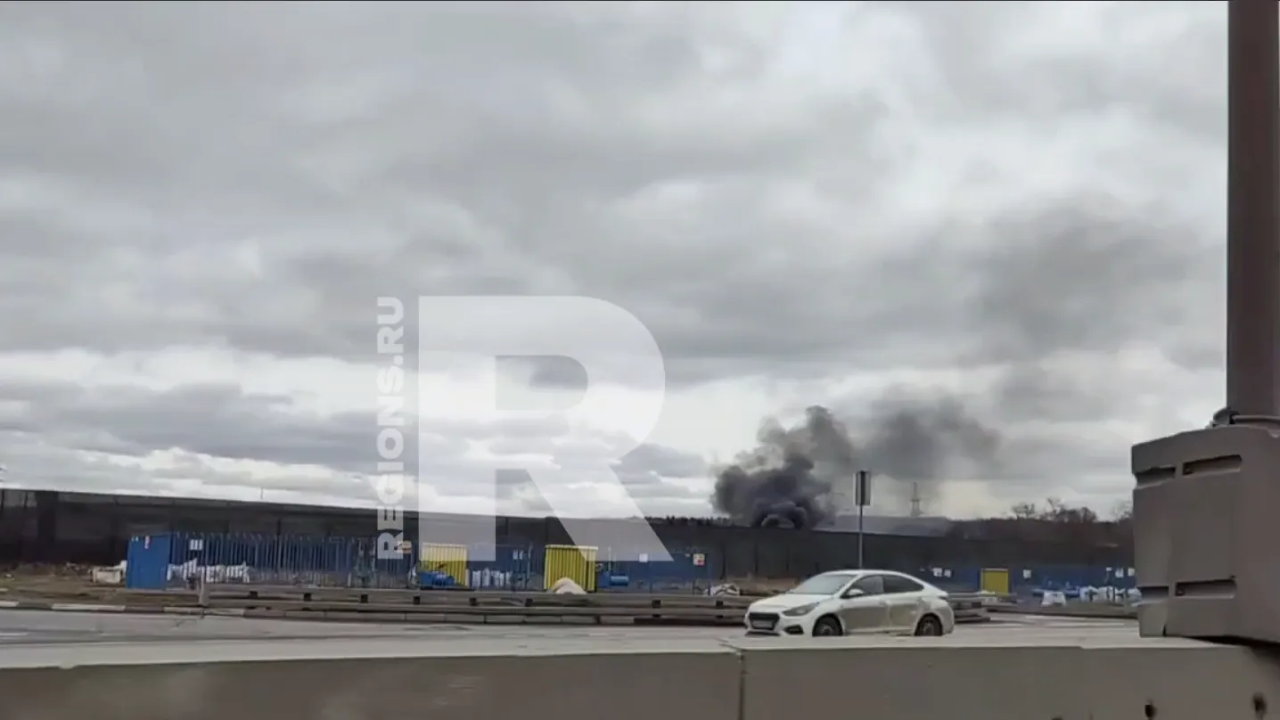 Пожарные потушили бытовки в Балашихе