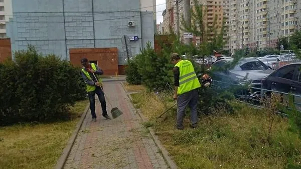 Придомовые территории убрали в Котельниках