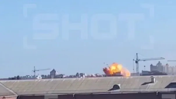 Появилось видео 3 мощнейших прилетов БПЛА «Герань-2» по зданию ТЦК в Полтаве