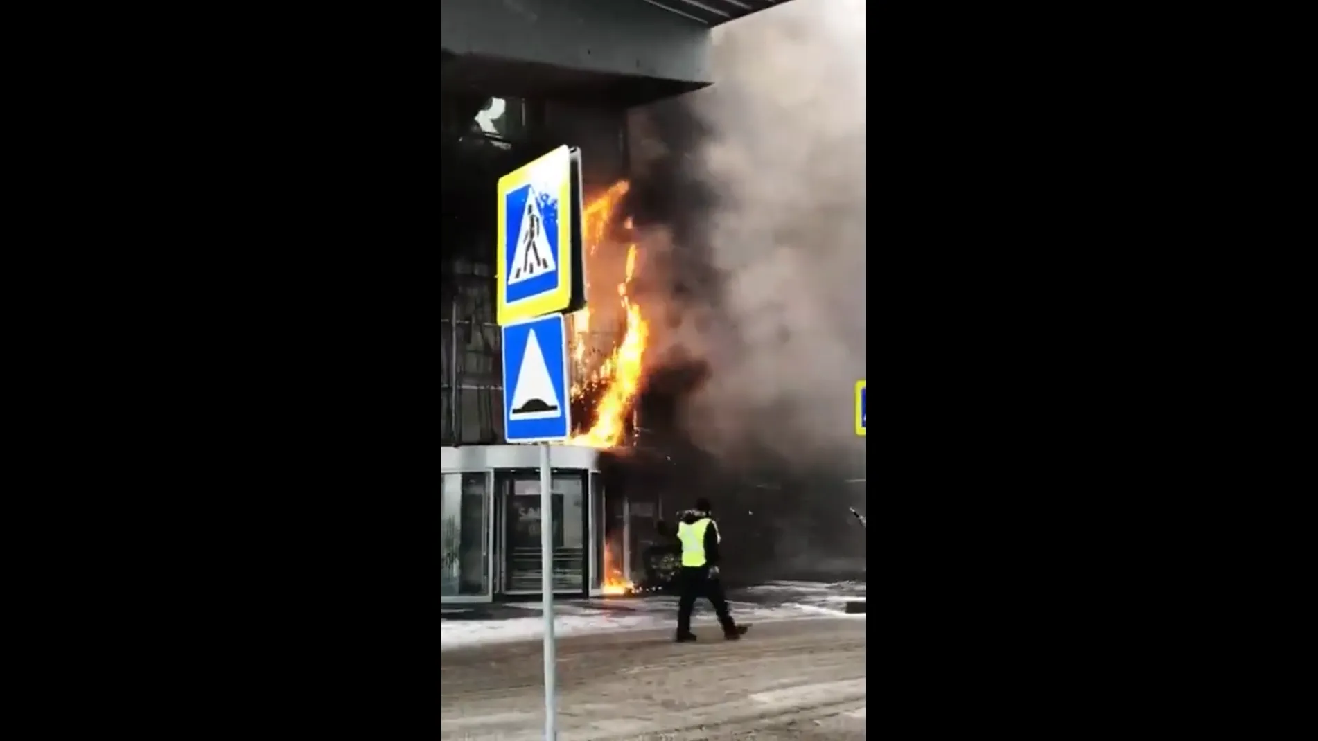 Во время эвакуации из ТЦ Котельников удалось избежать давки