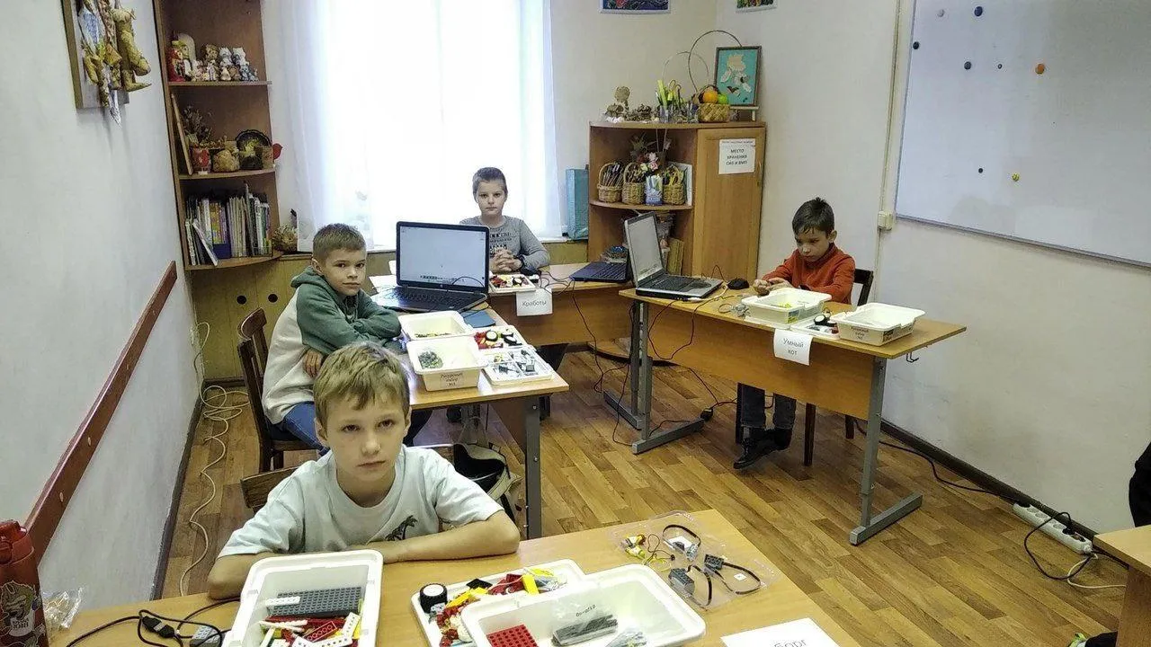 Команды из Электрогорска вышли в финал соревнований по робототехнике «Кот в мешке»