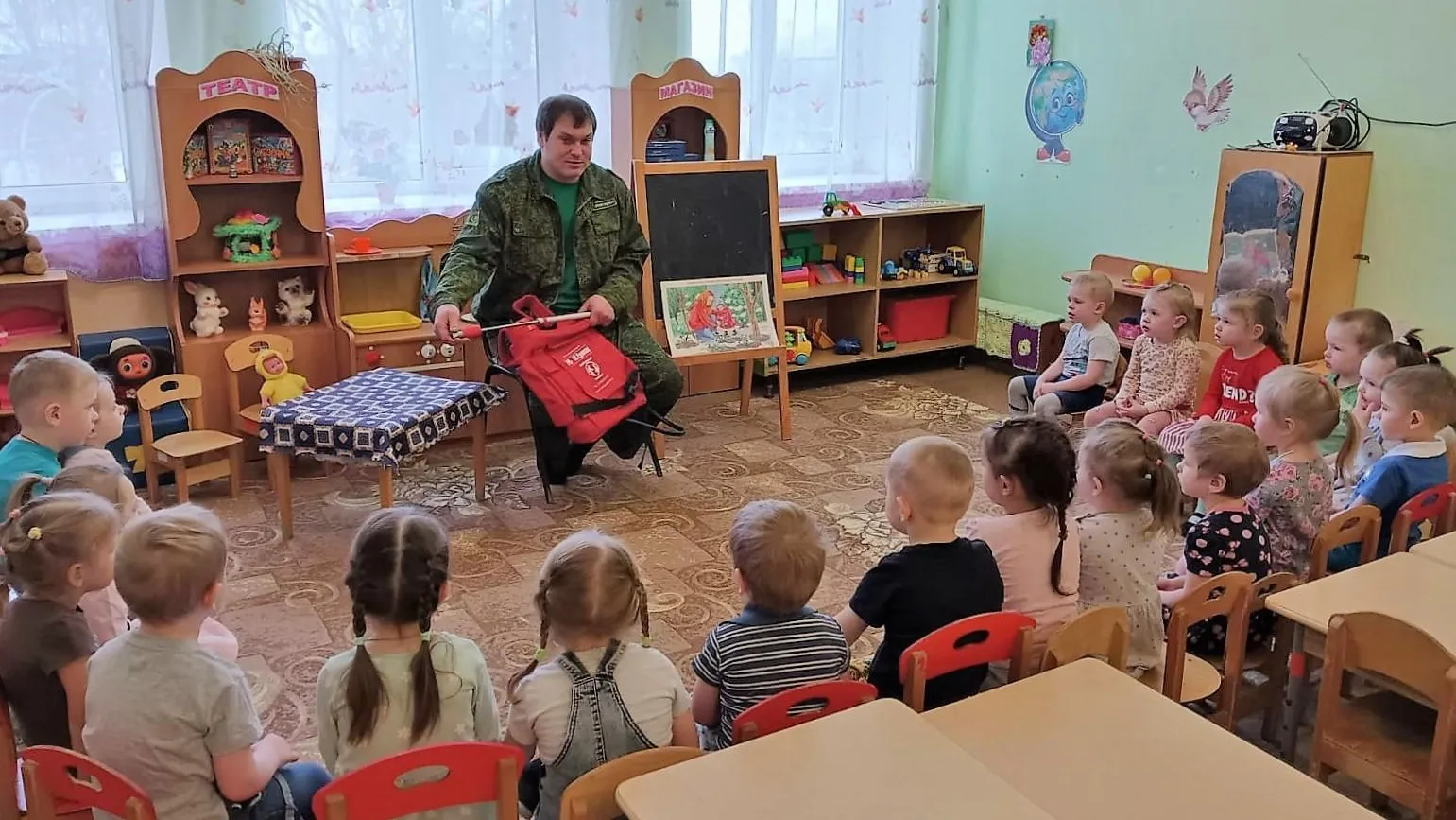Лесничий рассказал воспитанникам детсада в Озерах о роли леса в жизни человека