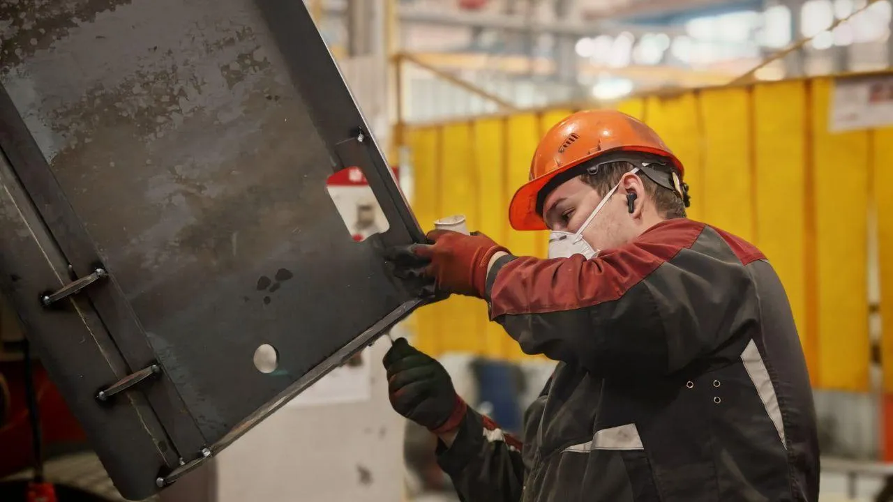 Свыше 12 тыс жителей Подмосковья трудоустроились в 2025 году