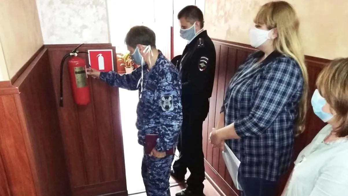 Росгвардейцы проверили безопасность 34 детских лагерей в Подмосковье