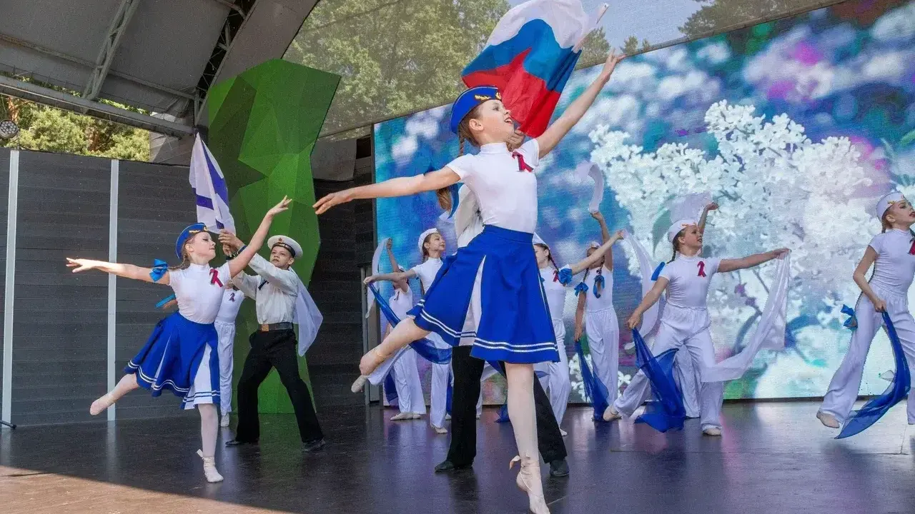 В 90 парках Подмосковья отпразднуют День флага России